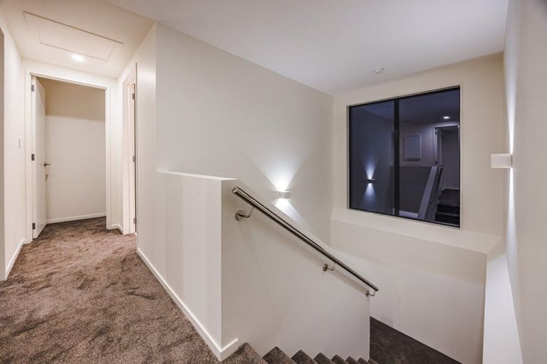 Photo of property in 38a Cascades Road, Pakuranga Heights, Auckland, 2010