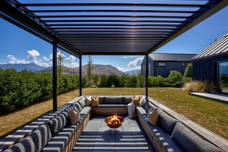 Photo of property in 2 Wanderer Lane, Jacks Point, Queenstown, 9371