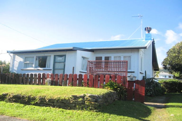 Photo of property in 38 Aperahama Street, Paekakariki, 5034