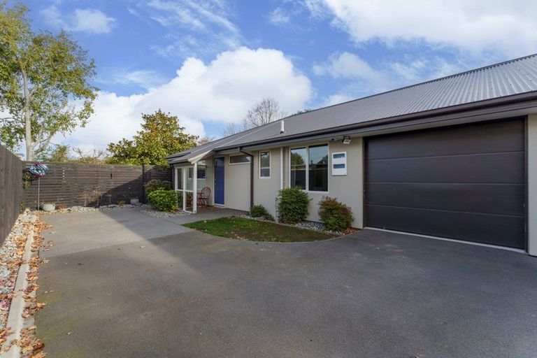 Photo of property in 2/23 Wakelin Place, Redwood, Christchurch, 8051