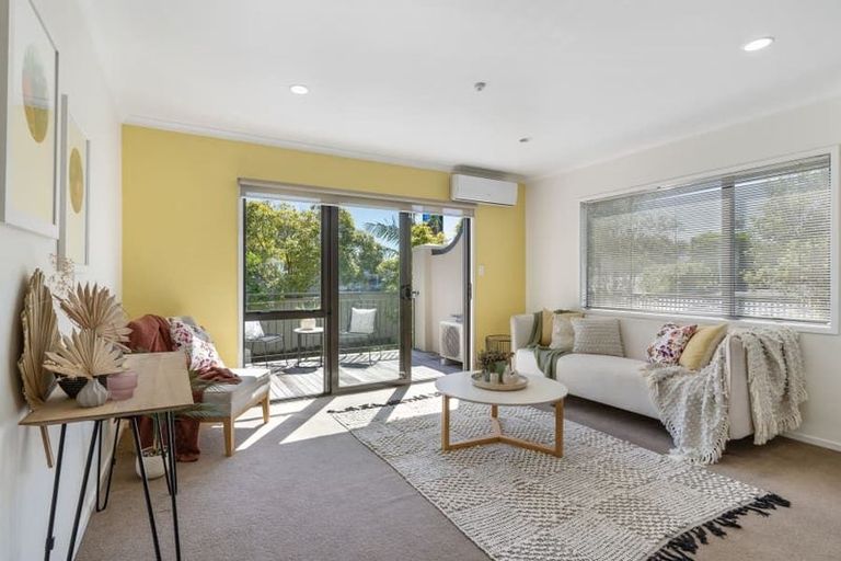 Photo of property in Harbour View Terraces, 9/170 Mokoia Road, Chatswood, Auckland, 0626