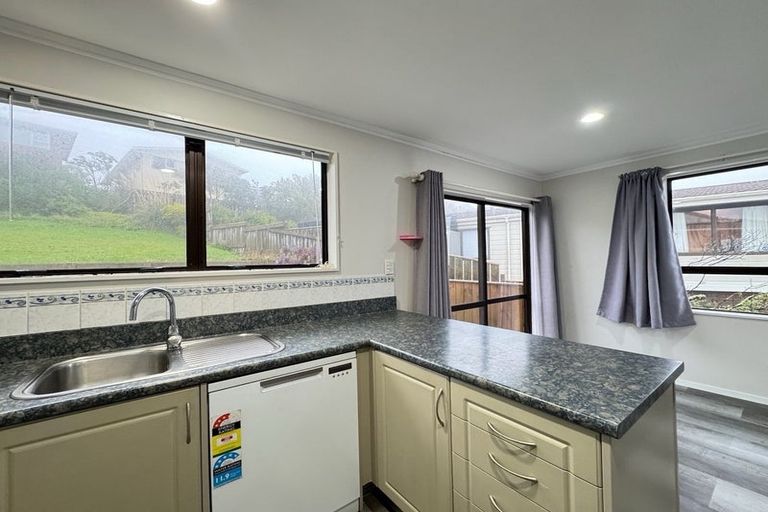 Photo of property in 15 Rice Crescent, Newlands, Wellington, 6037