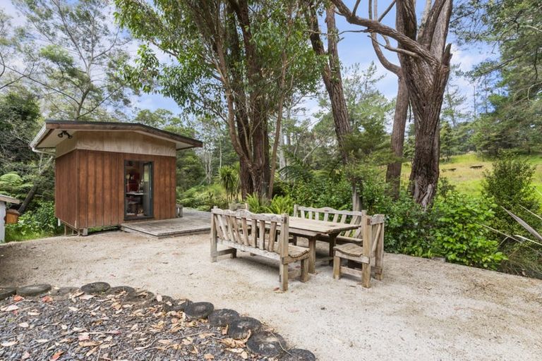 Photo of property in 126 Candia Road, Henderson Valley, Auckland, 0614