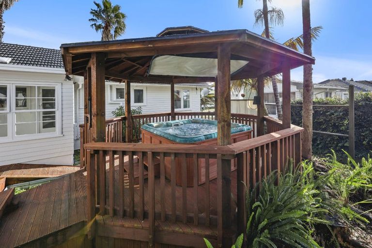 Photo of property in 44 Farquhar Road, Glendene, Auckland, 0602