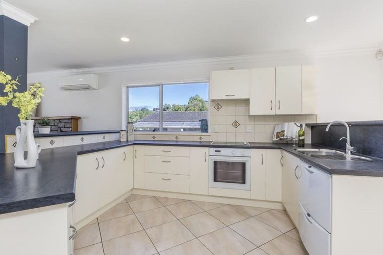 Photo of property in 100 Stapleford Crescent, Browns Bay, Auckland, 0630