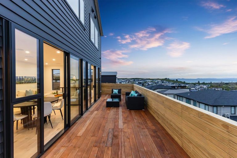 Photo of property in 17 Pakirikiri Street, Long Bay, Auckland, 0630