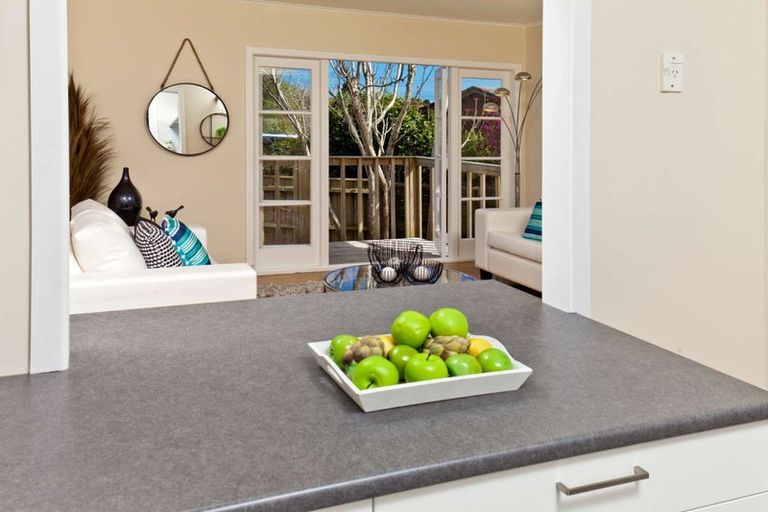 Photo of property in 2/7 Vera Road, Te Atatu South, Auckland, 0610