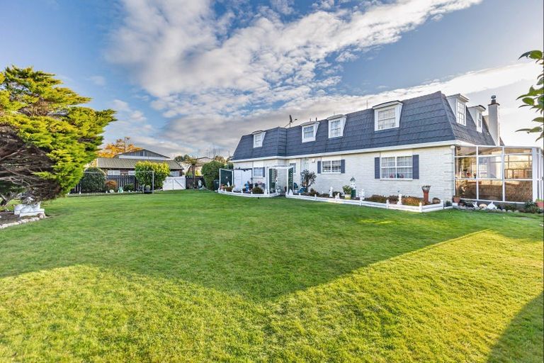 Photo of property in 2 Avon Street, Levin, 5510