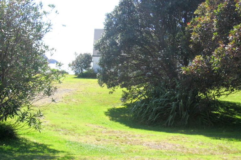 Photo of property in 104 Seaview Road, Whangamata, 3620