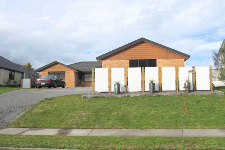 Photo of property in 28 Cranbrook Place, Rototuna North, Hamilton, 3210
