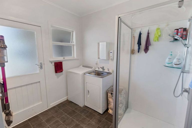 Photo of property in 16 Ongo Road, Hunterville, 4730