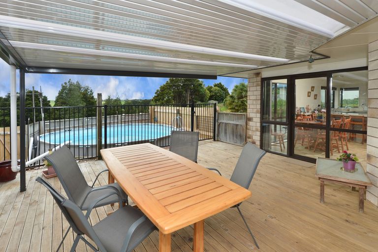 Photo of property in 34 Tauraroa Road, Maungakaramea, Whangarei, 0178