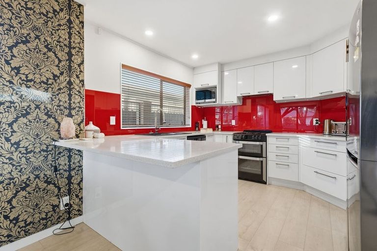 Photo of property in 1/6 Eastern Beach Road, Eastern Beach, Auckland, 2012