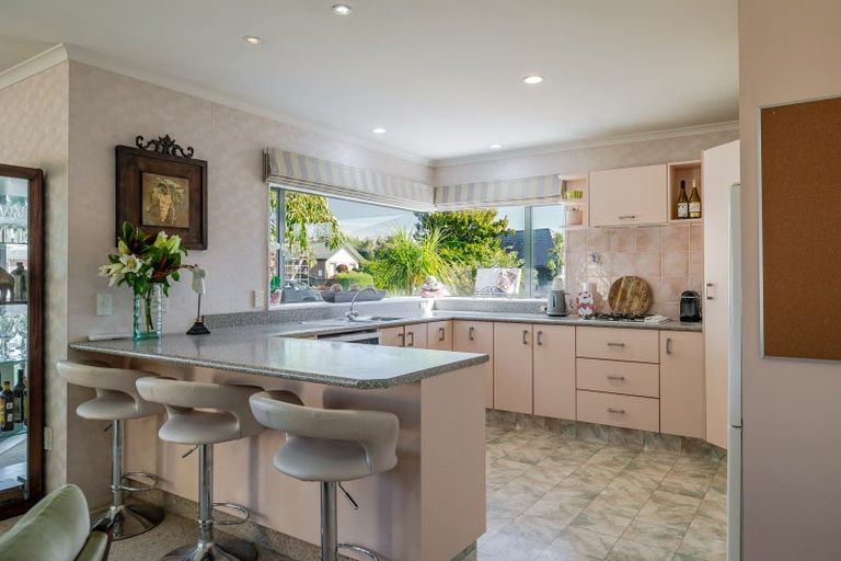 Photo of property in 8 Rothesay Place, Highbury, Palmerston North, 4412