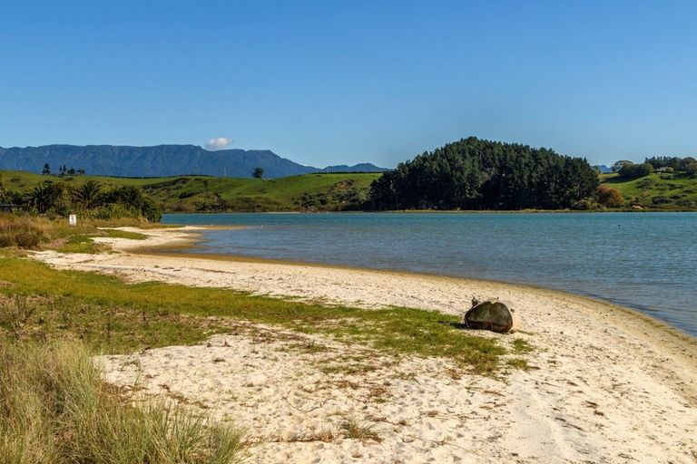 Photo of property in 23a Pahoia Beach Road, Whakamarama, 3172