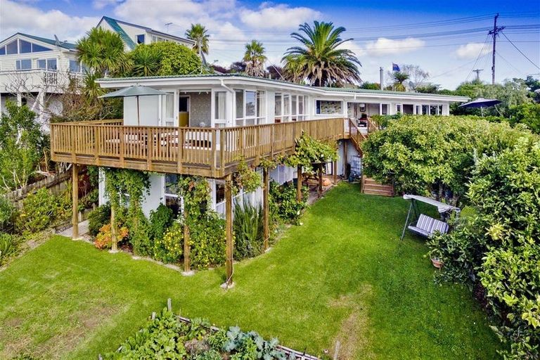Photo of property in 114 Arran Road, Browns Bay, Auckland, 0630