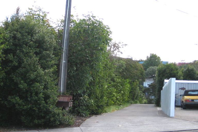 Photo of property in 1/24 Mariposa Crescent, Birkenhead, Auckland, 0626