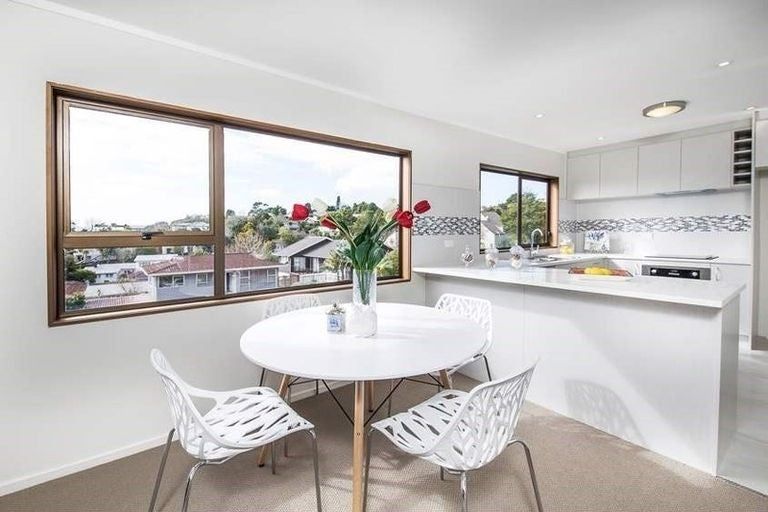 Photo of property in 1 Lynngate Place, Hillcrest, Auckland, 0627