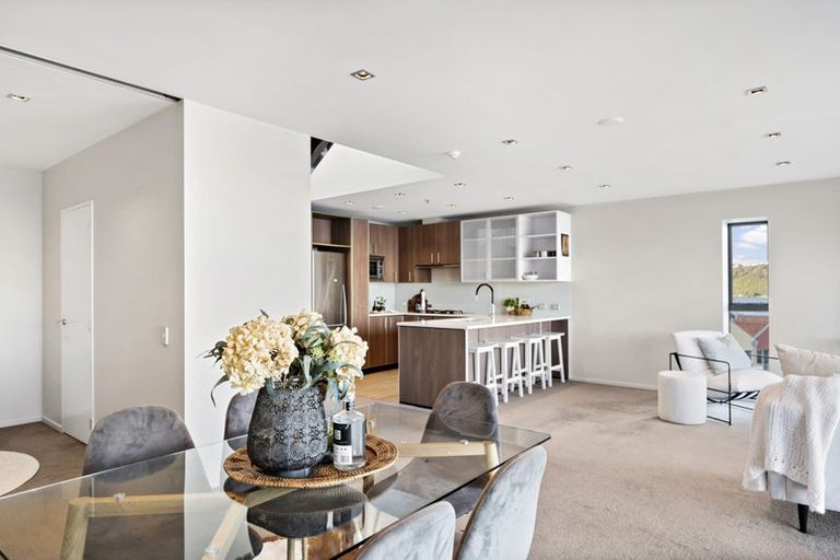 Photo of property in Patent 326 Apartments, 507s/326 Evans Bay Parade, Hataitai, Wellington, 6021