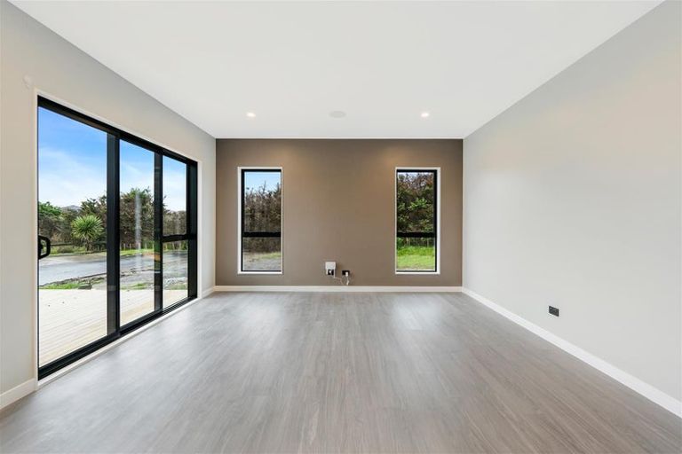 Photo of property in 18 Emerald Avenue, Rosehill, Papakura, 2113