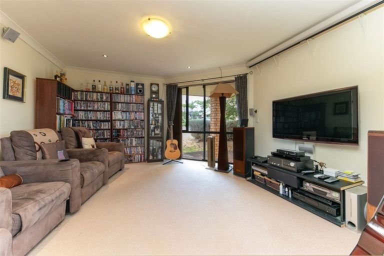 Photo of property in 2 Berkshire Terrace, Massey, Auckland, 0614