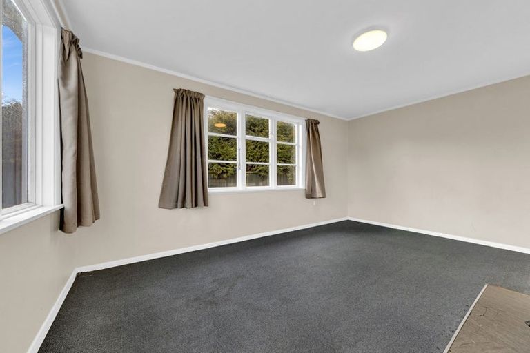 Photo of property in 42 Pitcairn Crescent, Bryndwr, Christchurch, 8053