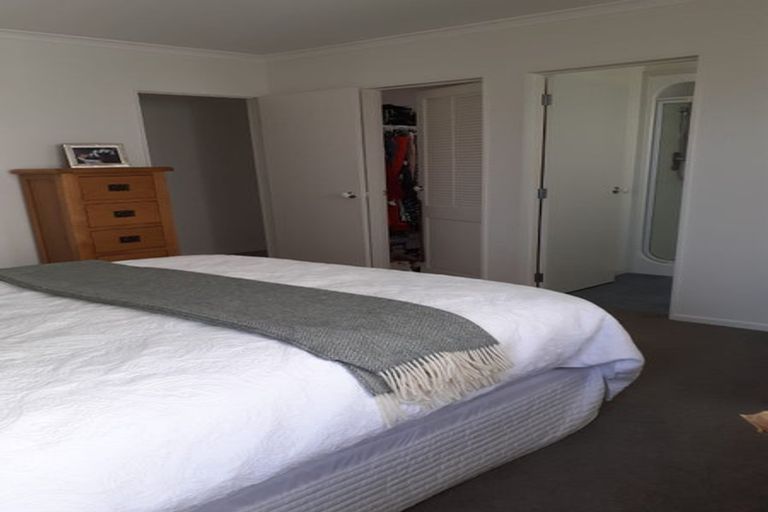 Photo of property in 12 Shelter Grove, Frankleigh Park, New Plymouth, 4310