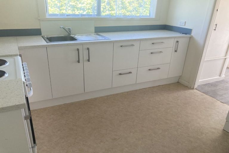 Photo of property in 936 East Coast Road, Northcross, Auckland, 0630