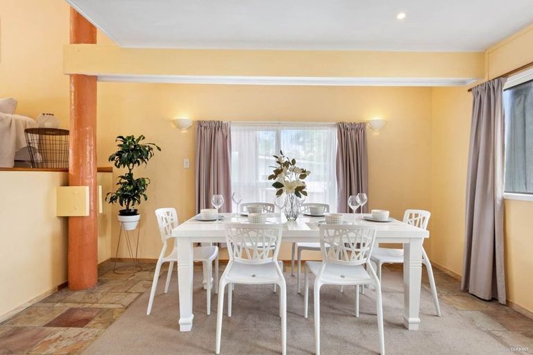 Photo of property in 1/17 Sandown Road, Rothesay Bay, Auckland, 0630