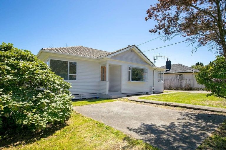 Photo of property in 140 Main Road, Wainuiomata, Lower Hutt, 5014