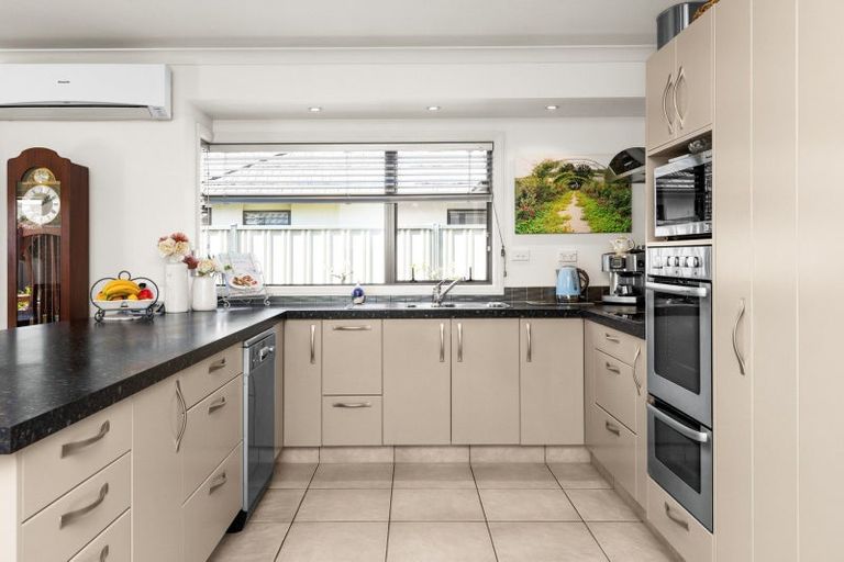 Photo of property in 21 Pinotage Drive, Greenmeadows, Napier, 4112