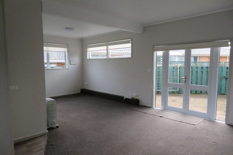 Photo of property in 16 Chipping Dale, Mangere Bridge, Auckland, 2022