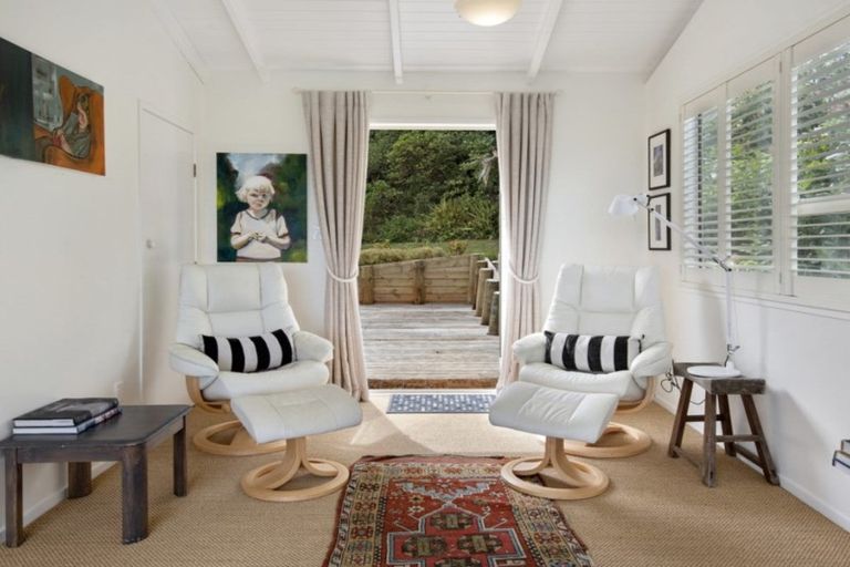 Photo of property in 6 Buckleton Road, Tawharanui Peninsula, Matakana, 0986