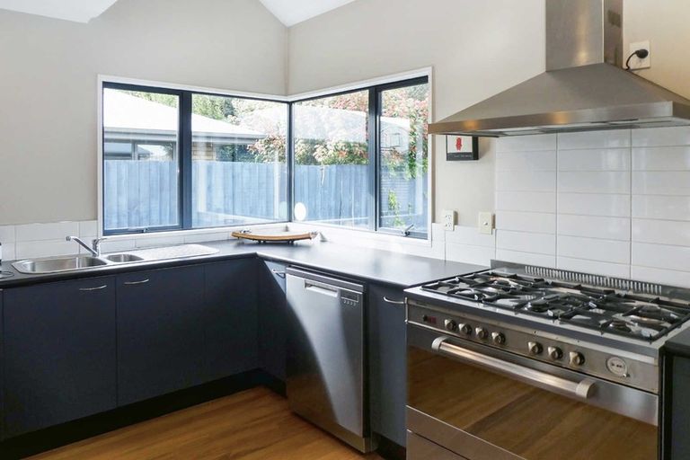 Photo of property in 21 Winton Street, St Albans, Christchurch, 8014