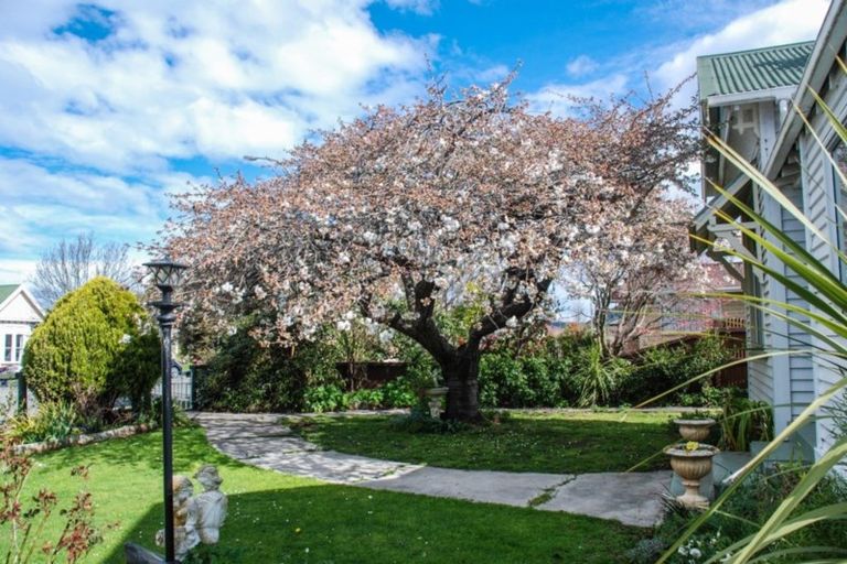 Photo of property in 30 Rhodes Street, Waimate, 7924