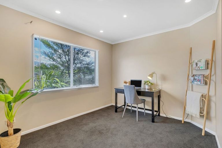 Photo of property in 2 Catlins Glen, Aotea, Porirua, 5024