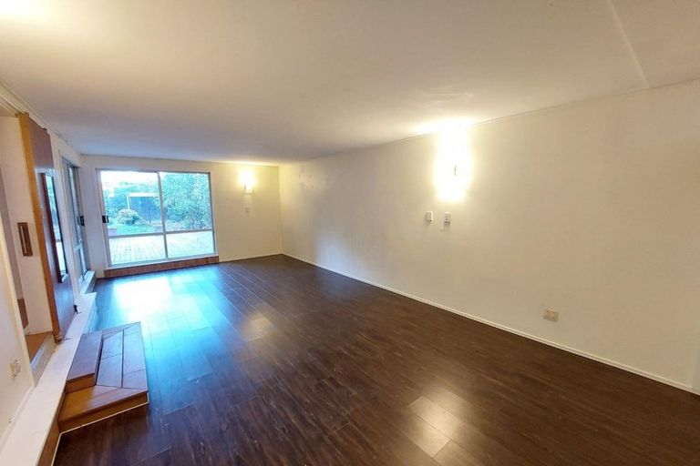 Photo of property in 22 Korotaha Terrace, Rothesay Bay, Auckland, 0630