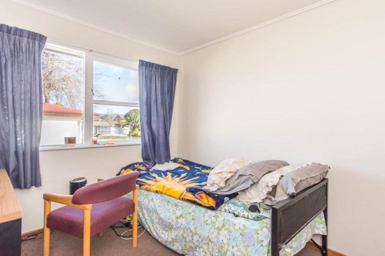 Photo of property in 4 Coburg Street, Henderson, Auckland, 0612