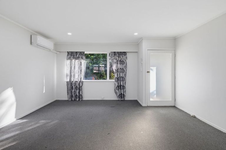 Photo of property in 2/24a Vine Street, Mangere East, Auckland, 2024