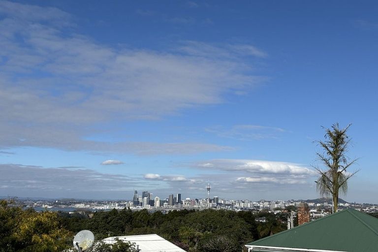 Photo of property in 11/219 Onewa Road, Birkenhead, Auckland, 0626