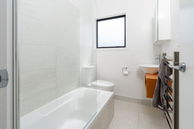 Photo of property in 2/50 Mandalay Terrace, Khandallah, Wellington, 6035