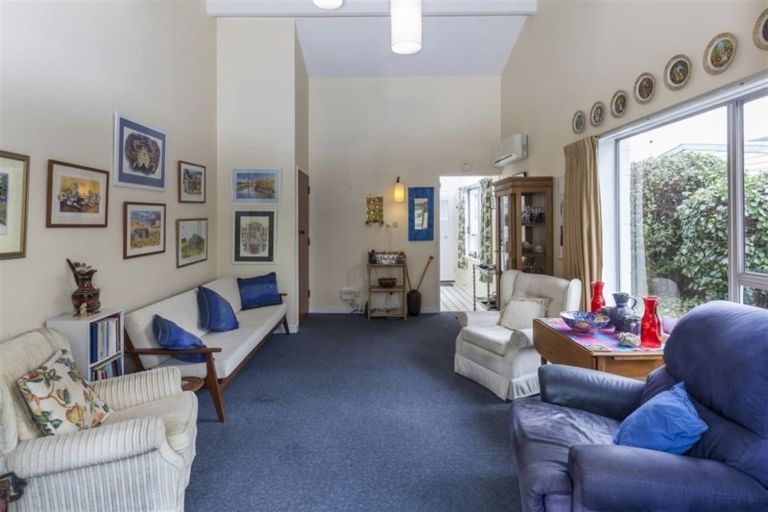 Photo of property in 2/139 Weston Road, St Albans, Christchurch, 8052