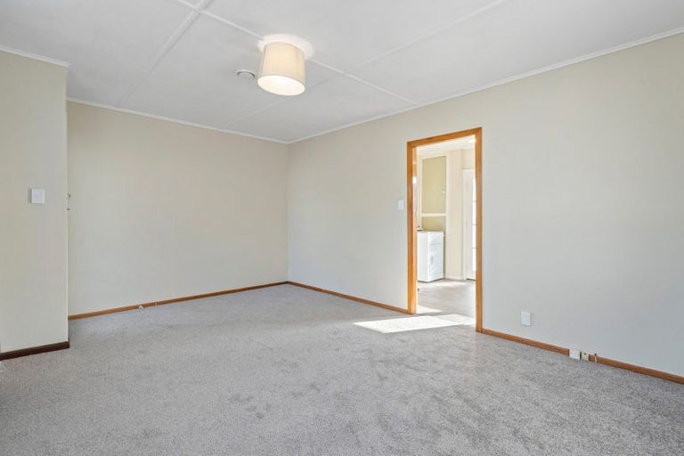 Photo of property in 8 Oregon Drive, Maoribank, Upper Hutt, 5018