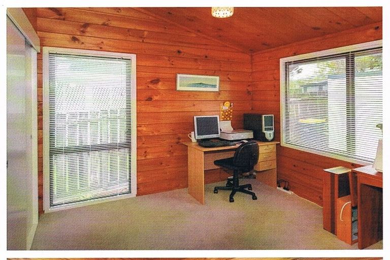 Photo of property in 10 Kitewao Street, Northcote, Auckland, 0627