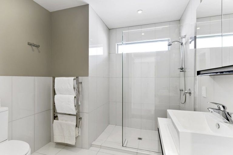 Photo of property in 35 Versailles Street, Karori, Wellington, 6012