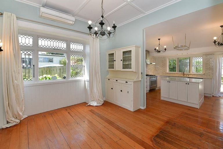 Photo of property in 14 Tiri Road, Manly, Whangaparaoa, 0930