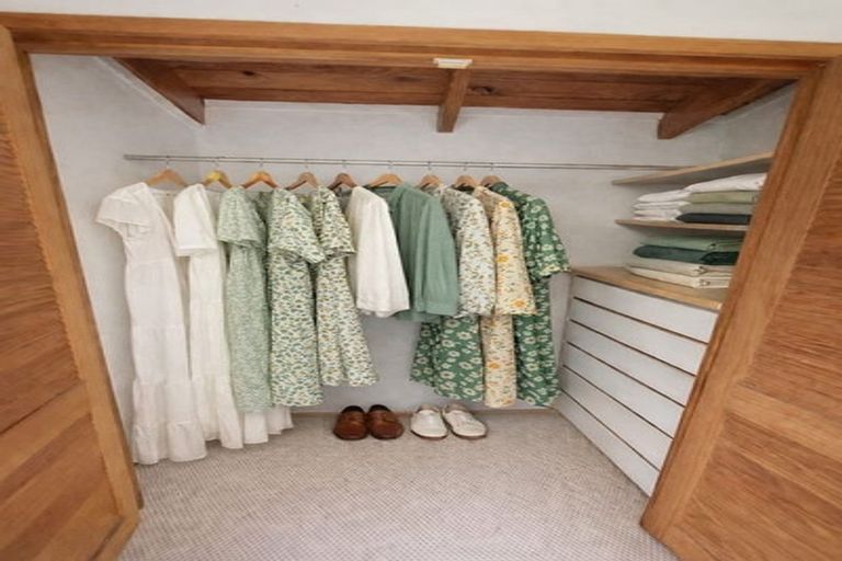 Photo of property in 1/13 Target Road, Totara Vale, Auckland, 0629