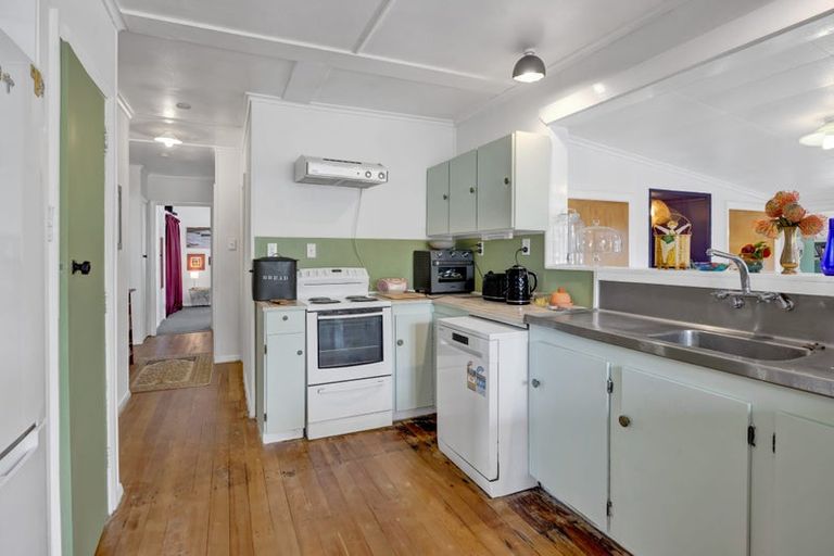 Photo of property in 30 Leicester Street, Patea, 4520