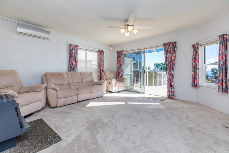 Photo of property in 1420 Whangaparaoa Road, Army Bay, Whangaparaoa, 0930