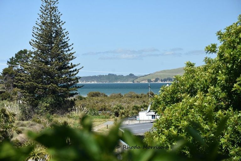 Photo of property in 32 Sandy Beach Road, Tinopai, 0593